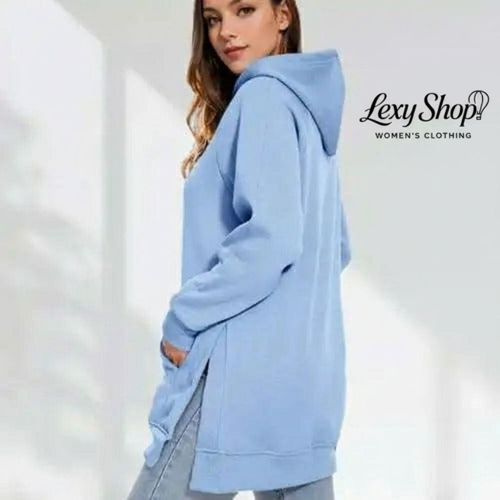 Modella con Felpa Amelie e Logo Lexy Shop